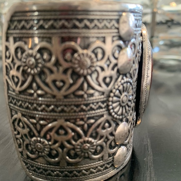 Ladies cuff bracelet - Picture 3 of 4